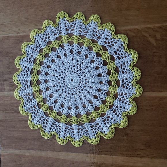 Handmade doili table decor 7 - Picture 1 of 3